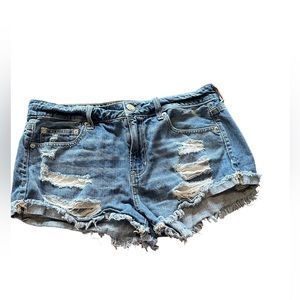 American Eagle shortie short, distressed jean short size 8